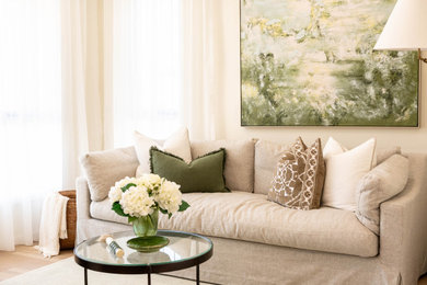 Design ideas for a traditional living room in Sydney.