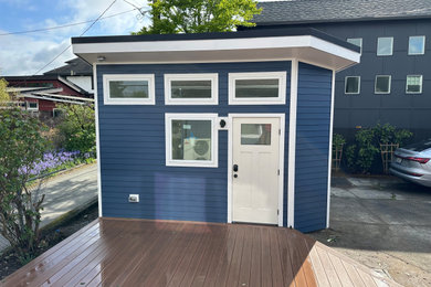 Mid-sized trendy detached studio / workshop shed photo in Seattle