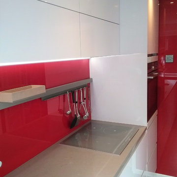 Gloss White Handleless Kitchen