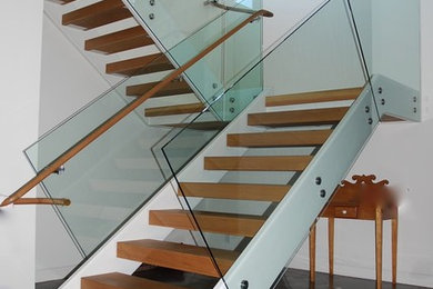 Example of a minimalist staircase design in San Francisco