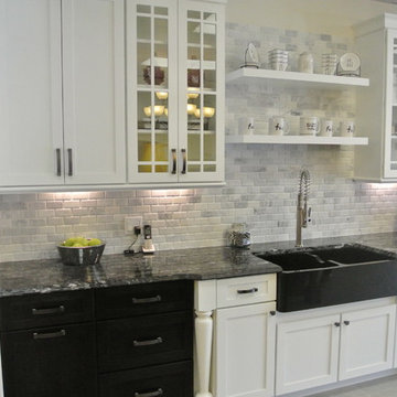 BLACK AND WHITE KITCHEN