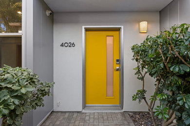 Example of a danish entryway design in San Diego