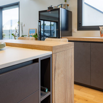 Création dune cuisine ouverte avec coin repas dans un pavillon contemporrain