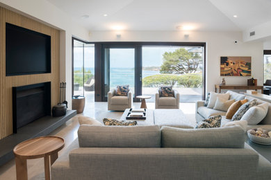 This is an example of a transitional home design in Melbourne.