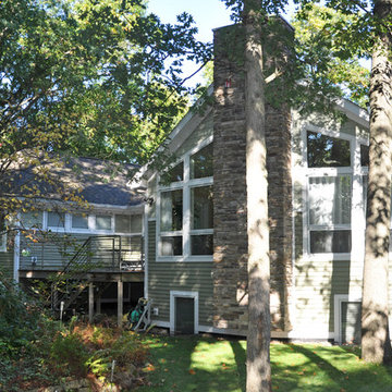 Angled End Walls Capitalize on Great Wooded Views