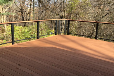 Example of a trendy deck design in Cincinnati
