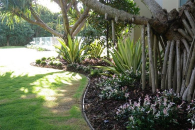 Inspiration for a beach style garden in Gold Coast - Tweed.