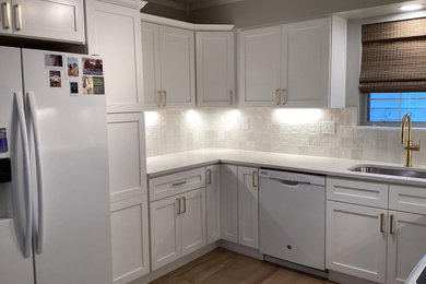 Example of a trendy kitchen design in Cincinnati