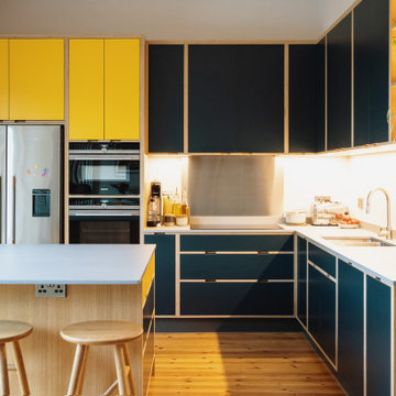 30 Green Kitchen Decor Ideas That Inspire - DigsDigs