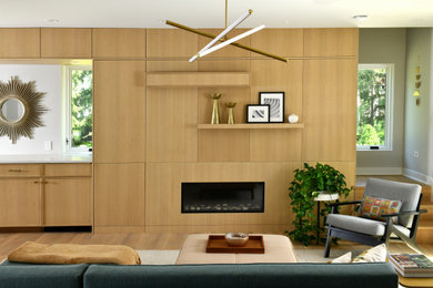 Imagen de salón abierto actual de tamaño medio sin televisor con suelo de madera clara, todas las chimeneas, marco de chimenea de madera y suelo beige