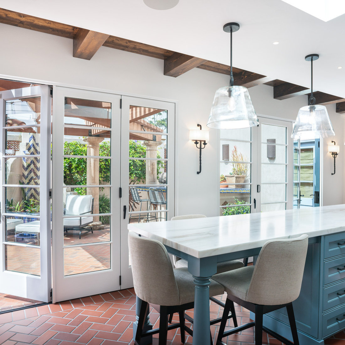 Interior Designer Jeff Hines on Optimizing Kitchen Flow with Bi-Fold Doors