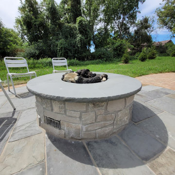 Outdoor Fire Pits and Fireplaces