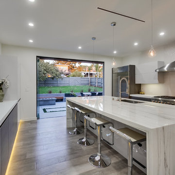 COOL MODERN KITCHEN IN LOS ANGELES, CA