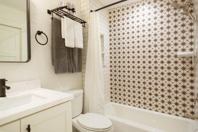 Inspiration for a modern bathroom remodel in Los Angeles