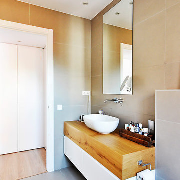 BAÑO CON LUZ NATURAL