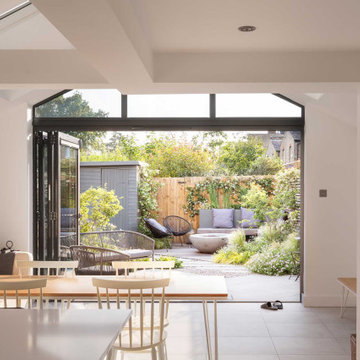 Contemporary back garden, Wimbledon, 1