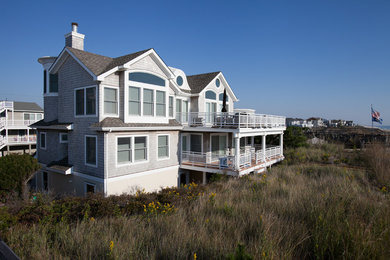 Coastal exterior home idea in New York