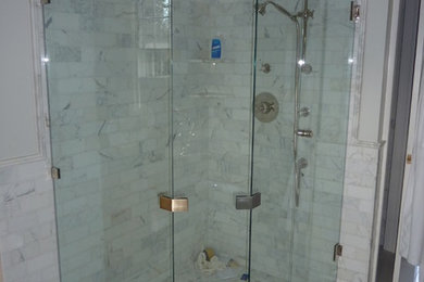 Bathroom - bathroom idea in New York