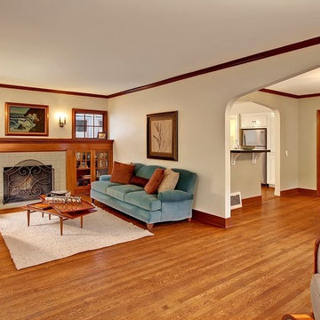 2420 8th Ave W, Seattle, WA 98119 on the top of Queen Anne!
