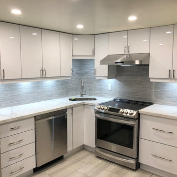 Kitchen renovation - high-gloss kitchen cabinets and quartz countertop