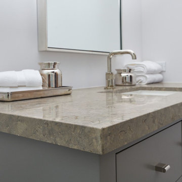 Rocas Azul Limestone Bath Area