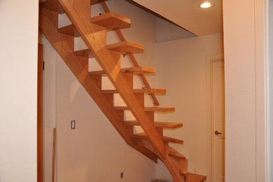 Inspiration för en liten funkis flytande trappa i trä, med öppna sättsteg
