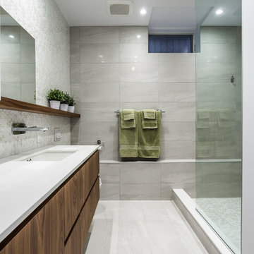 SDB #1 / Bathroom #1