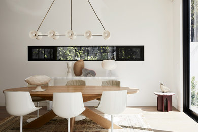 This is an example of a dining room in Sydney.