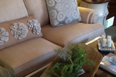 Inspiration for a timeless living room remodel in Columbus with beige walls