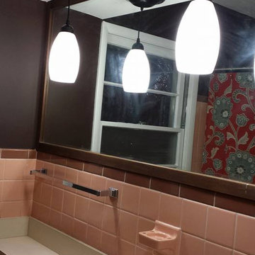 Vintage Peach Bathroom Pre Update 2