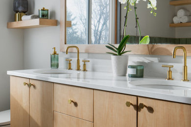 Example of a bathroom design in Milwaukee