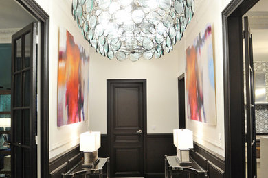Example of a trendy hallway design in Paris