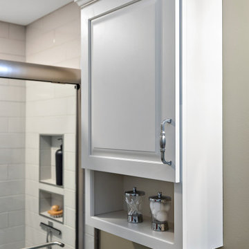Starmark Maple Ridgeville Main/Guest Bathroom in Macadamia