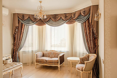Inspiration for a traditional living room in Moscow.