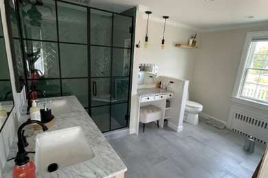 Cottage home design photo in New York