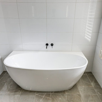 Captivating Minimalist Master Bathroom Renovation