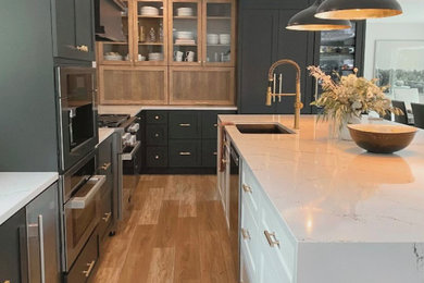 Example of a kitchen design in Minneapolis