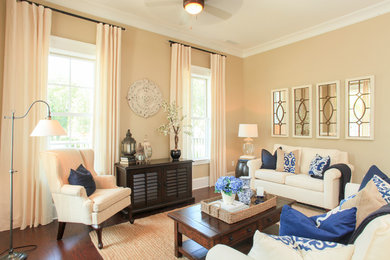 Design ideas for a traditional living room in Wilmington.