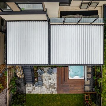 Fully Enclosed StruXure Pergola with Phantom Motorized Privacy Screens