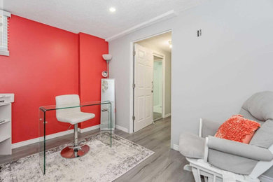 Example of a home office design in Toronto