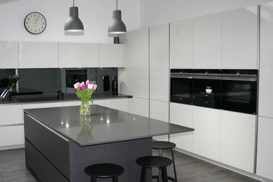 Design ideas for a modern kitchen in Essex.