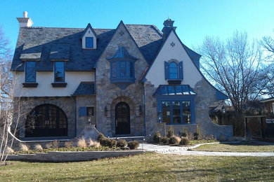 Elegant exterior home photo in Chicago