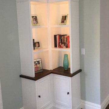 Corner bookshelf
