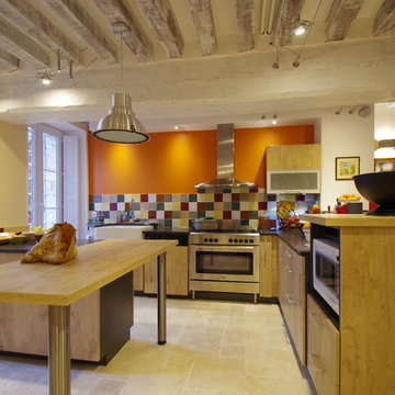 Cuisine d'inspiration industrielle dans une très ancienne maison Briarde.