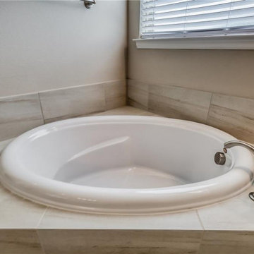 The Spa Basics For This Bathroom Upgrade in South Gate, CA