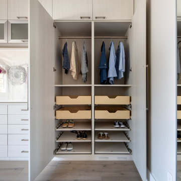 Elegant Space-Saving External Wardrobe with Media Alcove