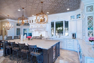 Transitional kitchen photo in Austin