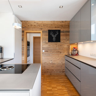 Küchen mit Edelstahl-Arbeitsplatte und Rückwand-Fenster ...