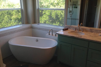 Example of a bathroom design in Dallas