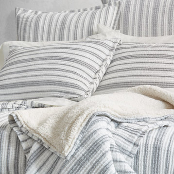 Five Queens Court Crystal Cove Throw